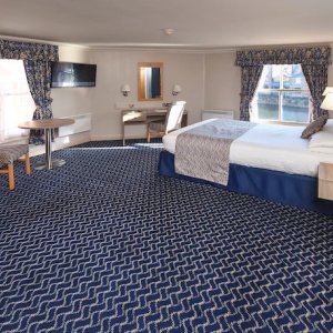 Queens Hotel Bedroom - image 6