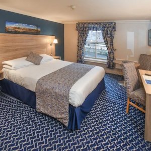 Queens Hotel Bedroom - image 5