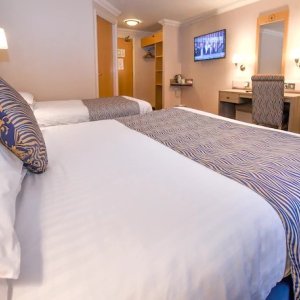 Queens Hotel Bedroom - image 1